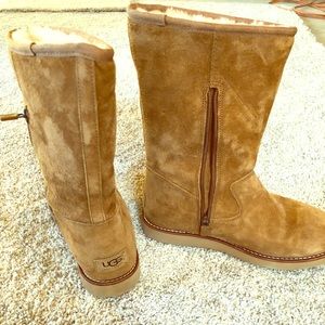 Authentic Ugg medium height Chestnut Boots